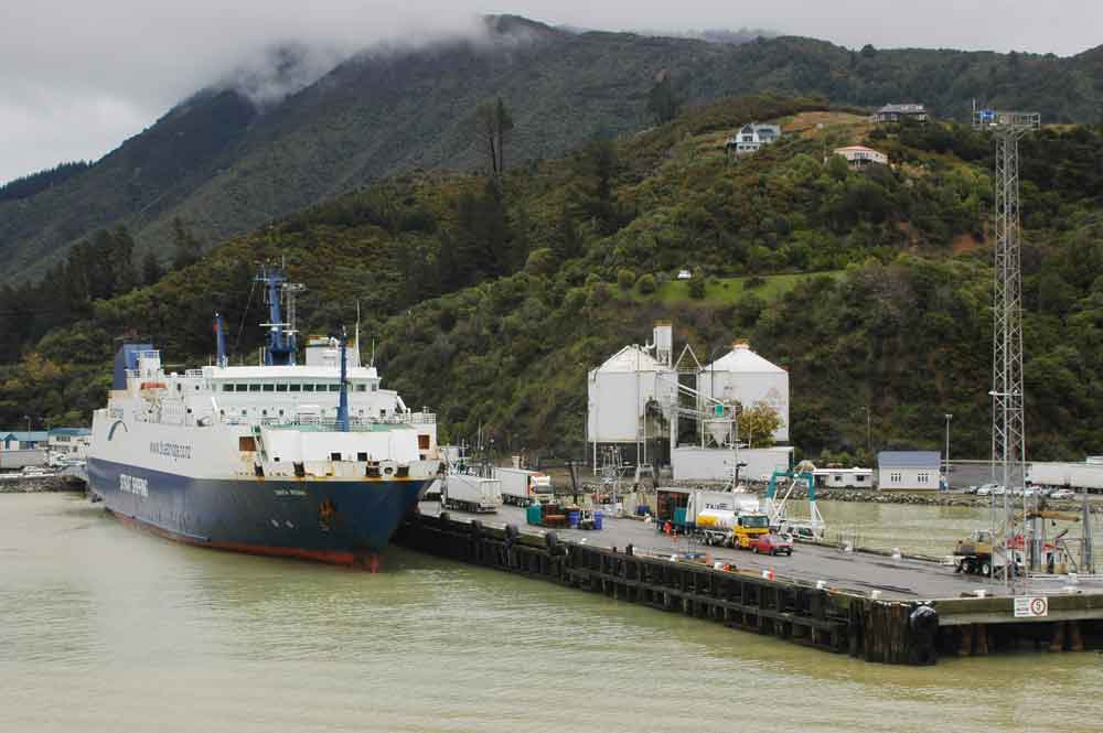 136 - Nueva Zelanda - Picton, muelle, ferry